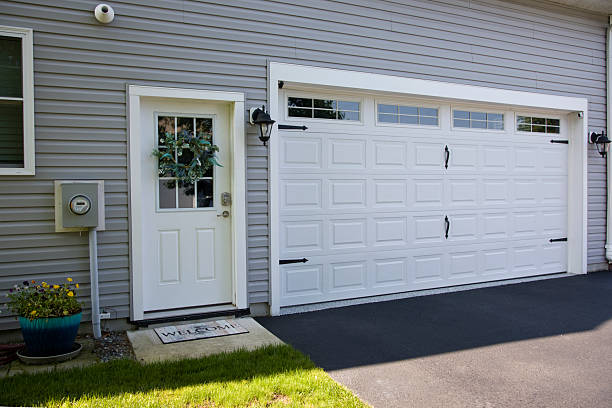 24/7 Emergency Garage Door Panel Replacement experts in Hazlehurst, GA
